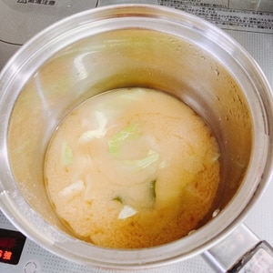 キャベツと魚粉の味噌汁